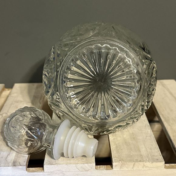 Vintage Anchor Hocking Medallion Pattern 9.5in Whiskey/Wine Decanter - Picture 5 of 7